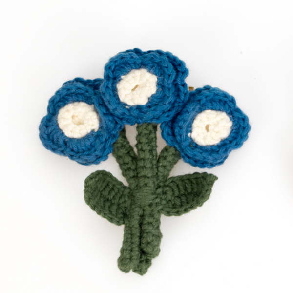 Blue flower bouquet crocheted brooch